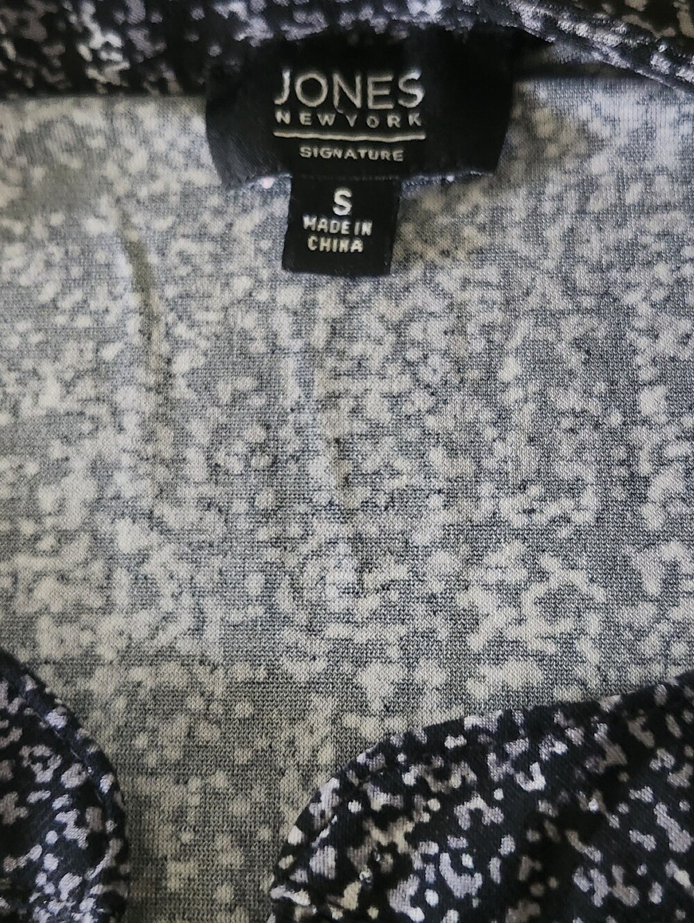 Jones New York Women's Black and White Patterned Blouse